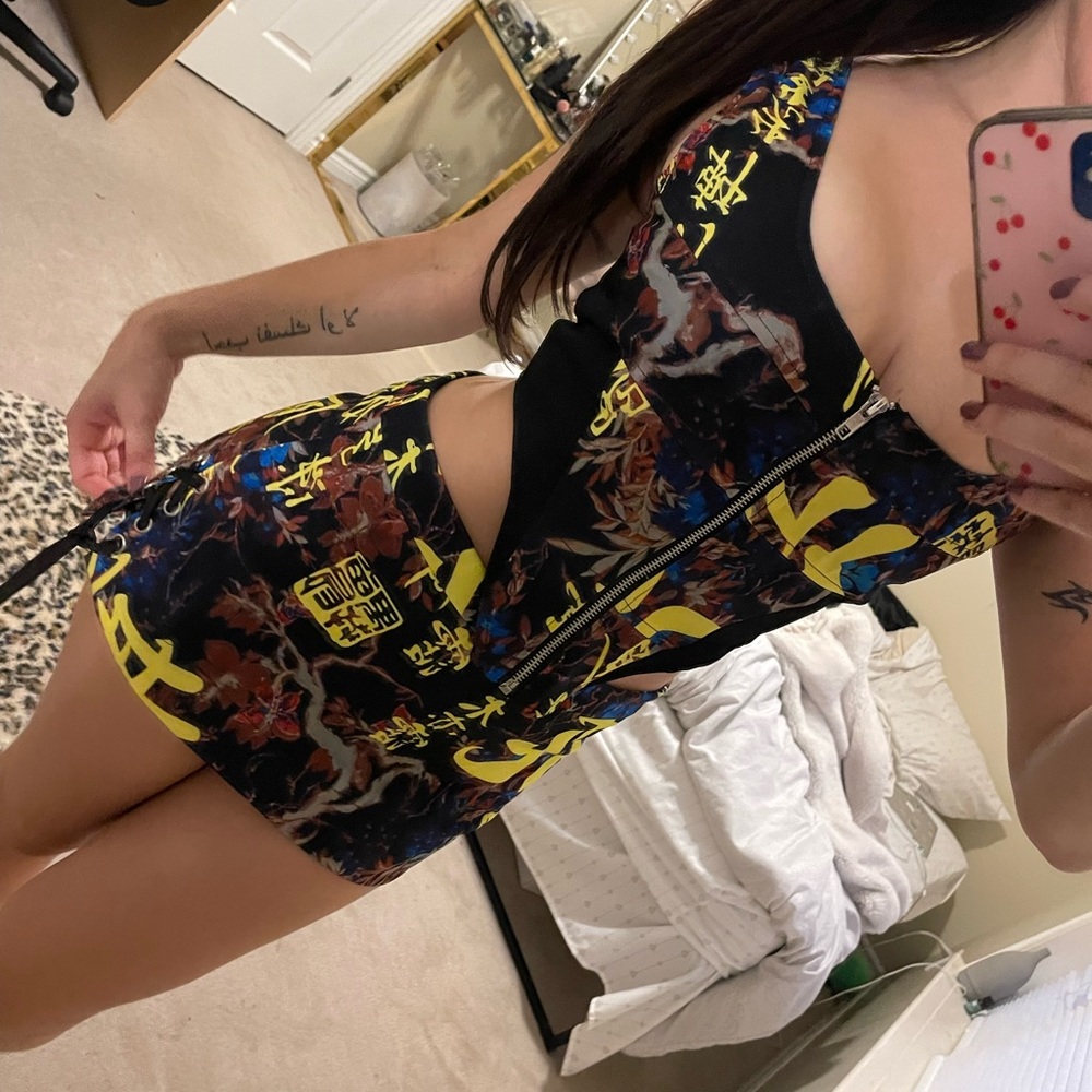 Hot graphic mini skirt set